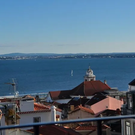 Green Alfama Lovely View ליסבון